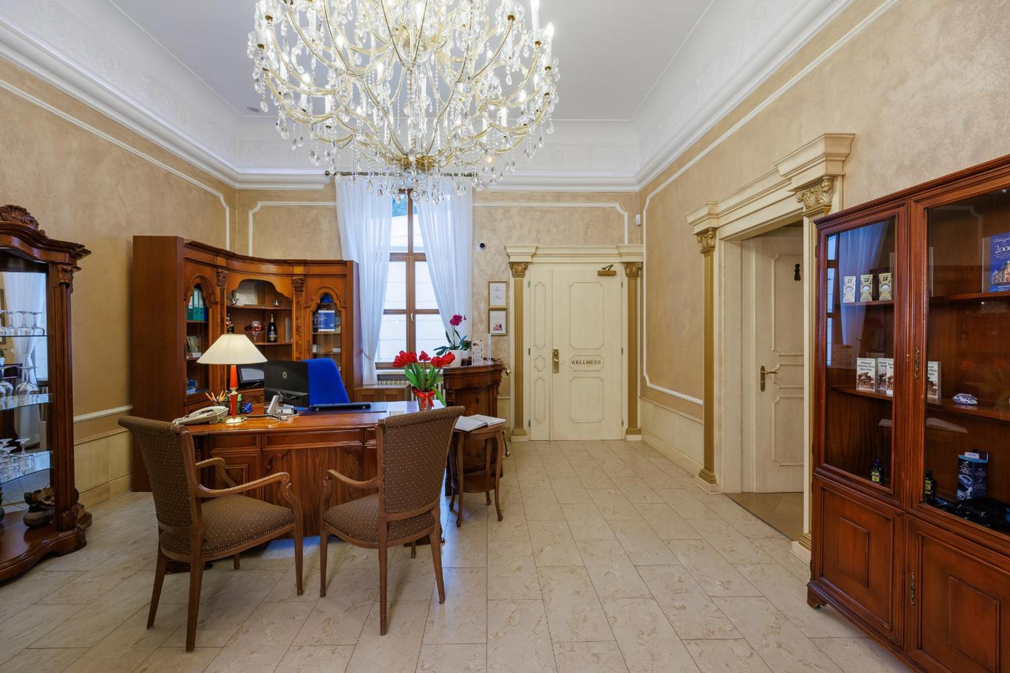 Hotel Chateau Cihelny Karlsbad Exteriör bild