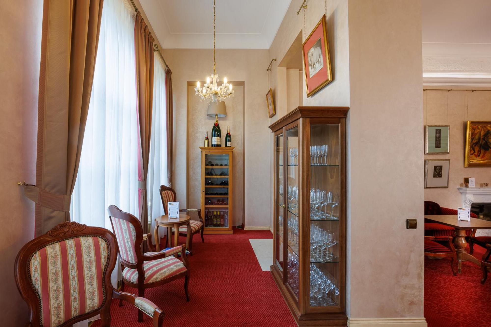 Hotel Chateau Cihelny Karlsbad Exteriör bild