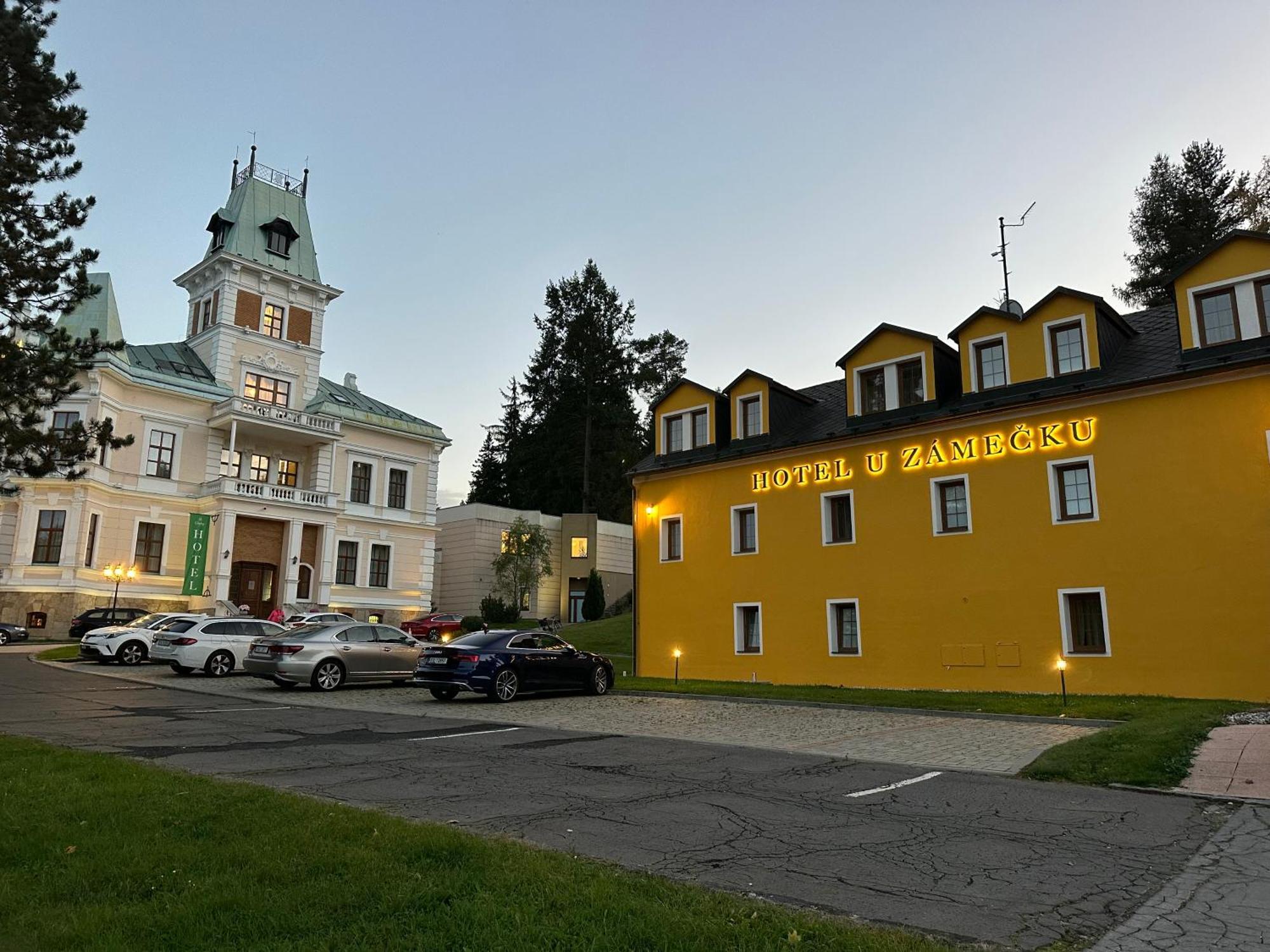 Hotel Chateau Cihelny Karlsbad Exteriör bild