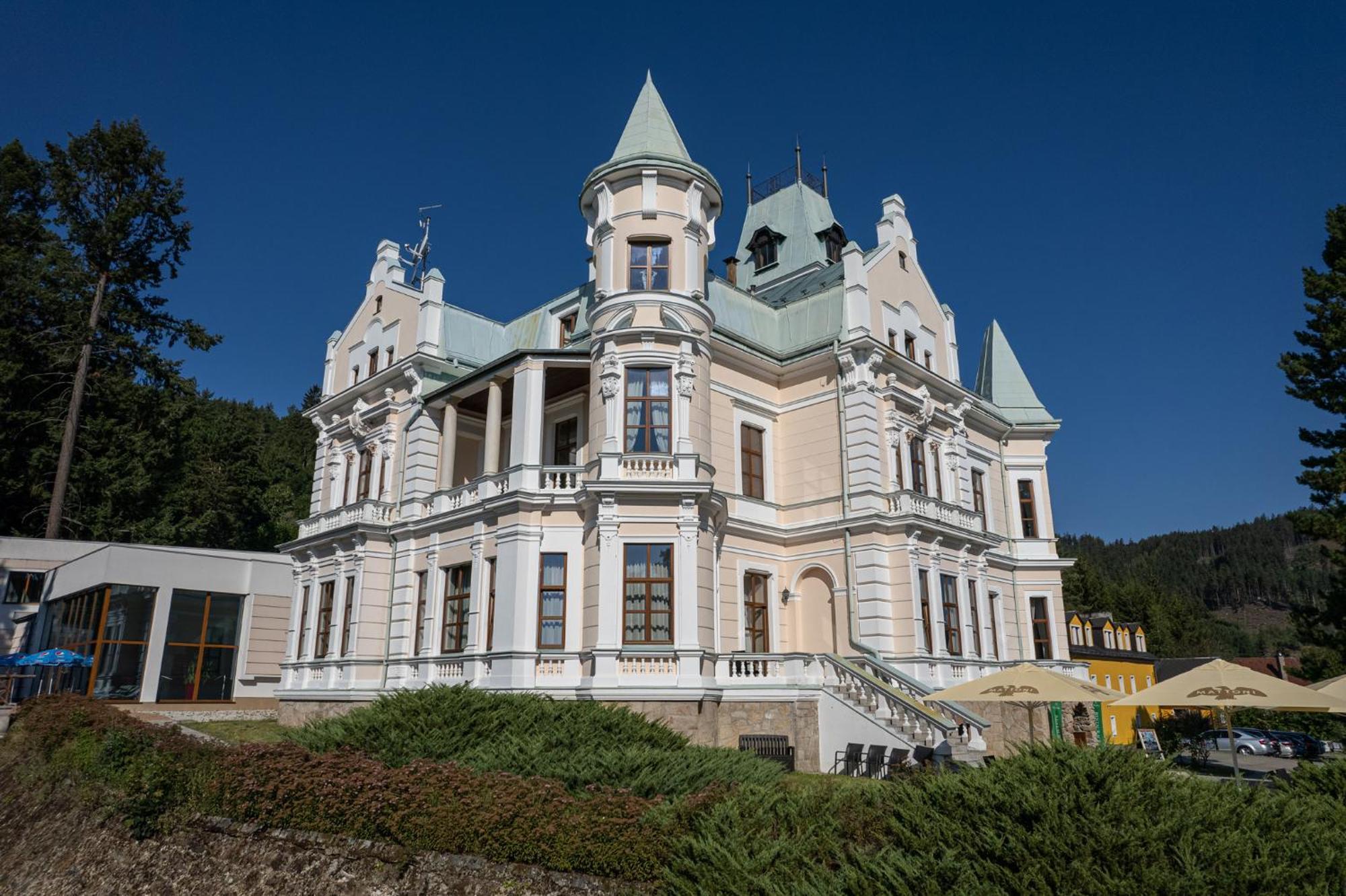 Hotel Chateau Cihelny Karlsbad Exteriör bild
