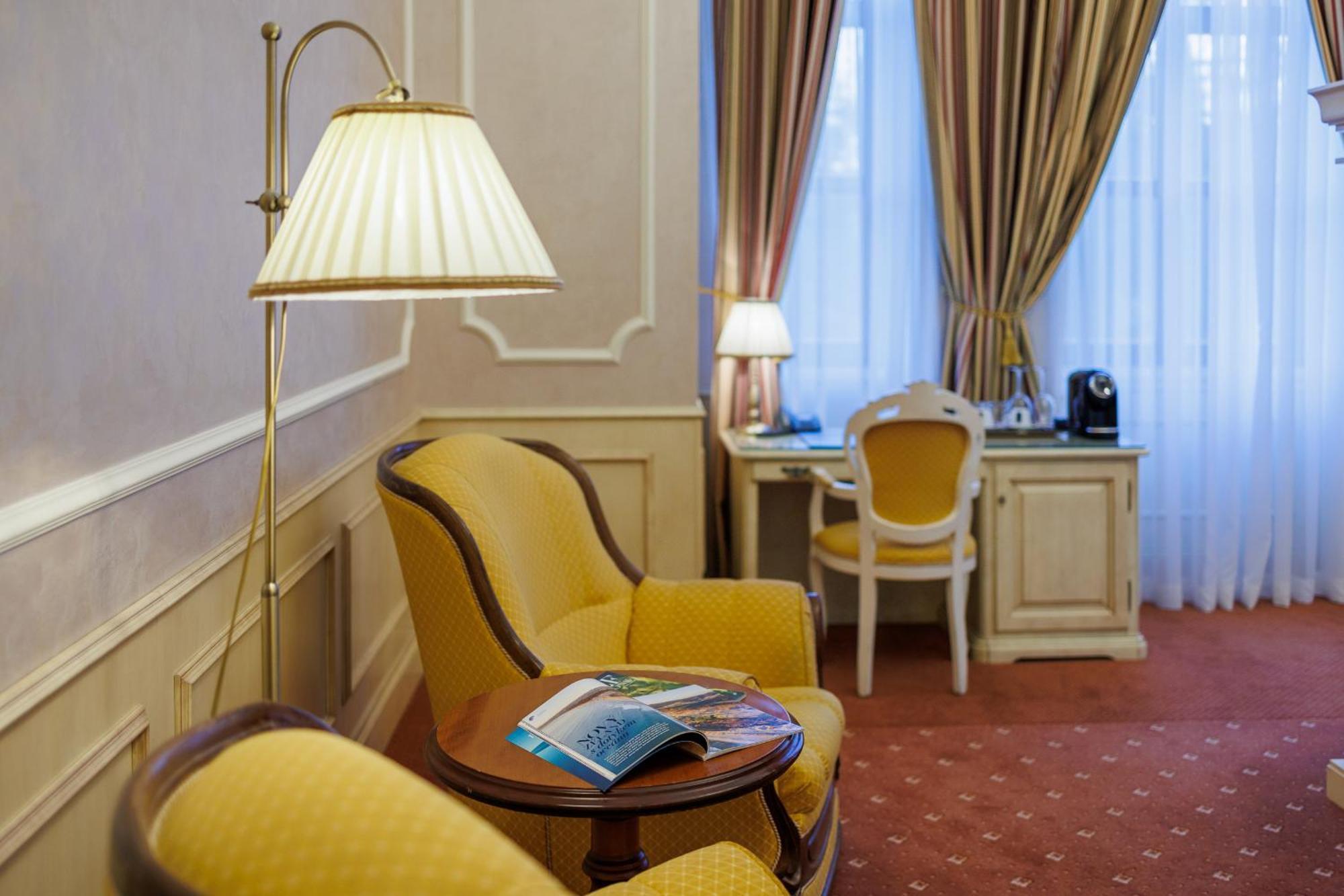 Hotel Chateau Cihelny Karlsbad Exteriör bild