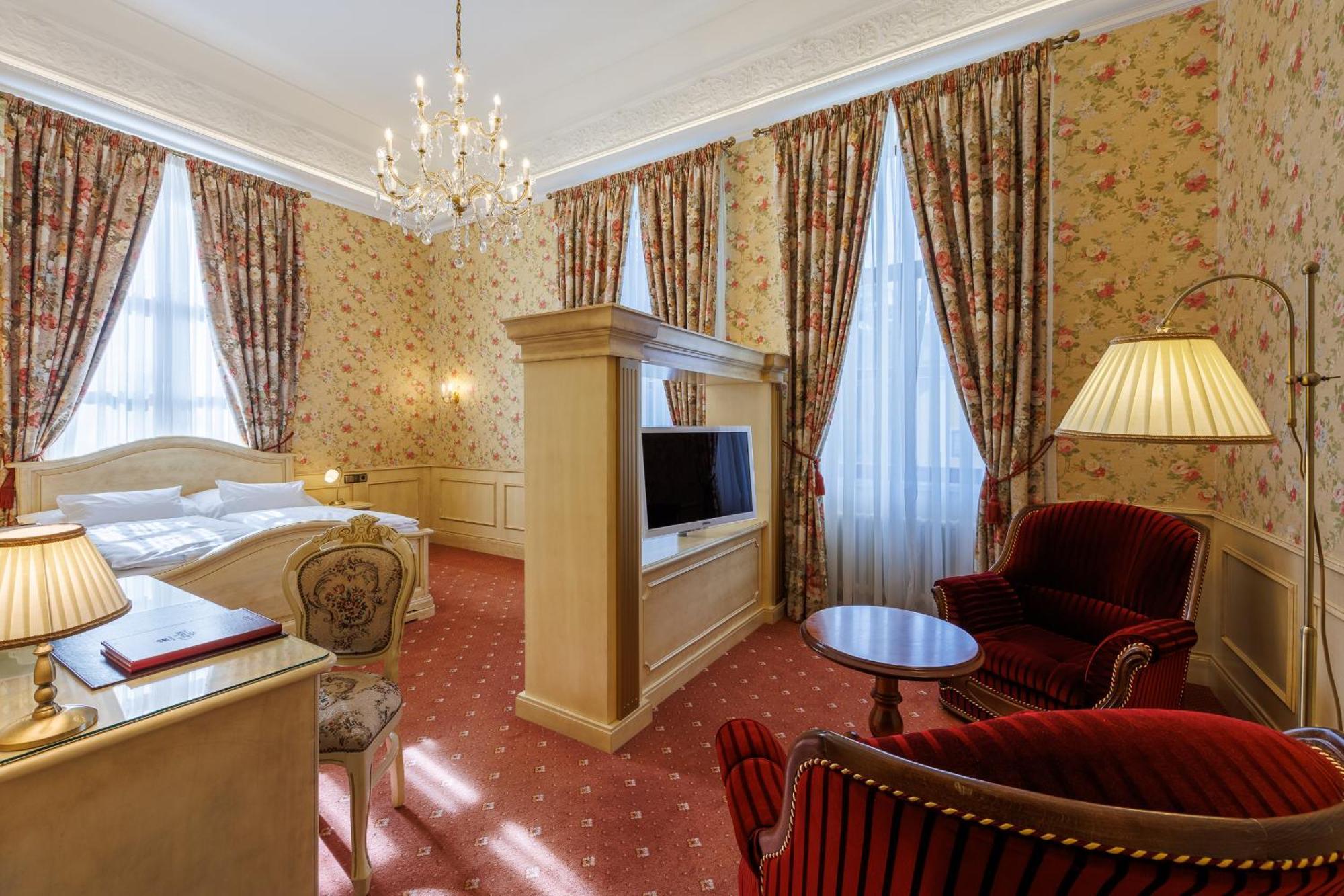 Hotel Chateau Cihelny Karlsbad Exteriör bild